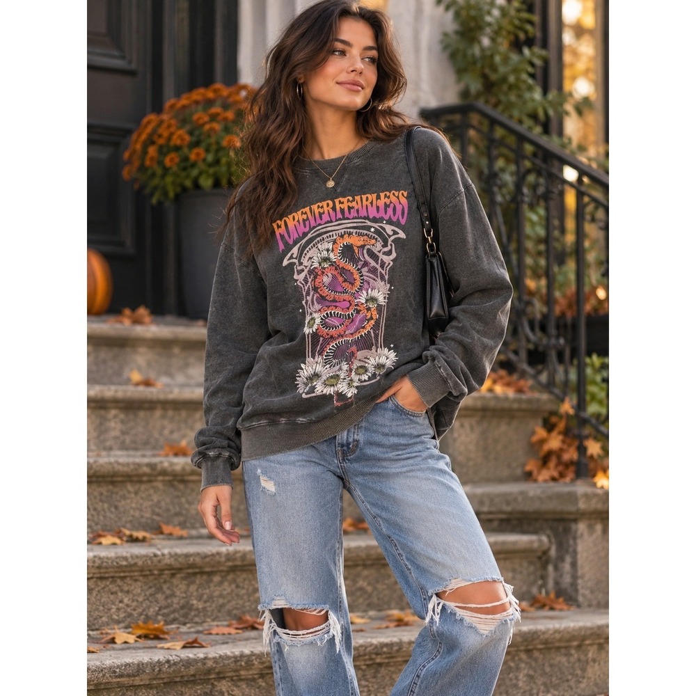 No Boundaries Forever Fearless Snake Graphic Sweatshirt M 8-10 Acid Wash Grunge